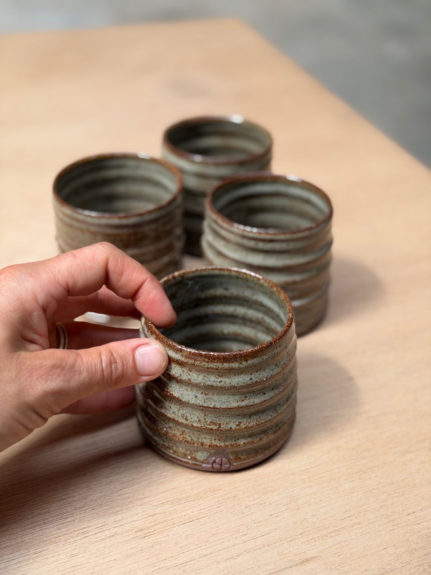Kopje middel grijs/celadon/roest