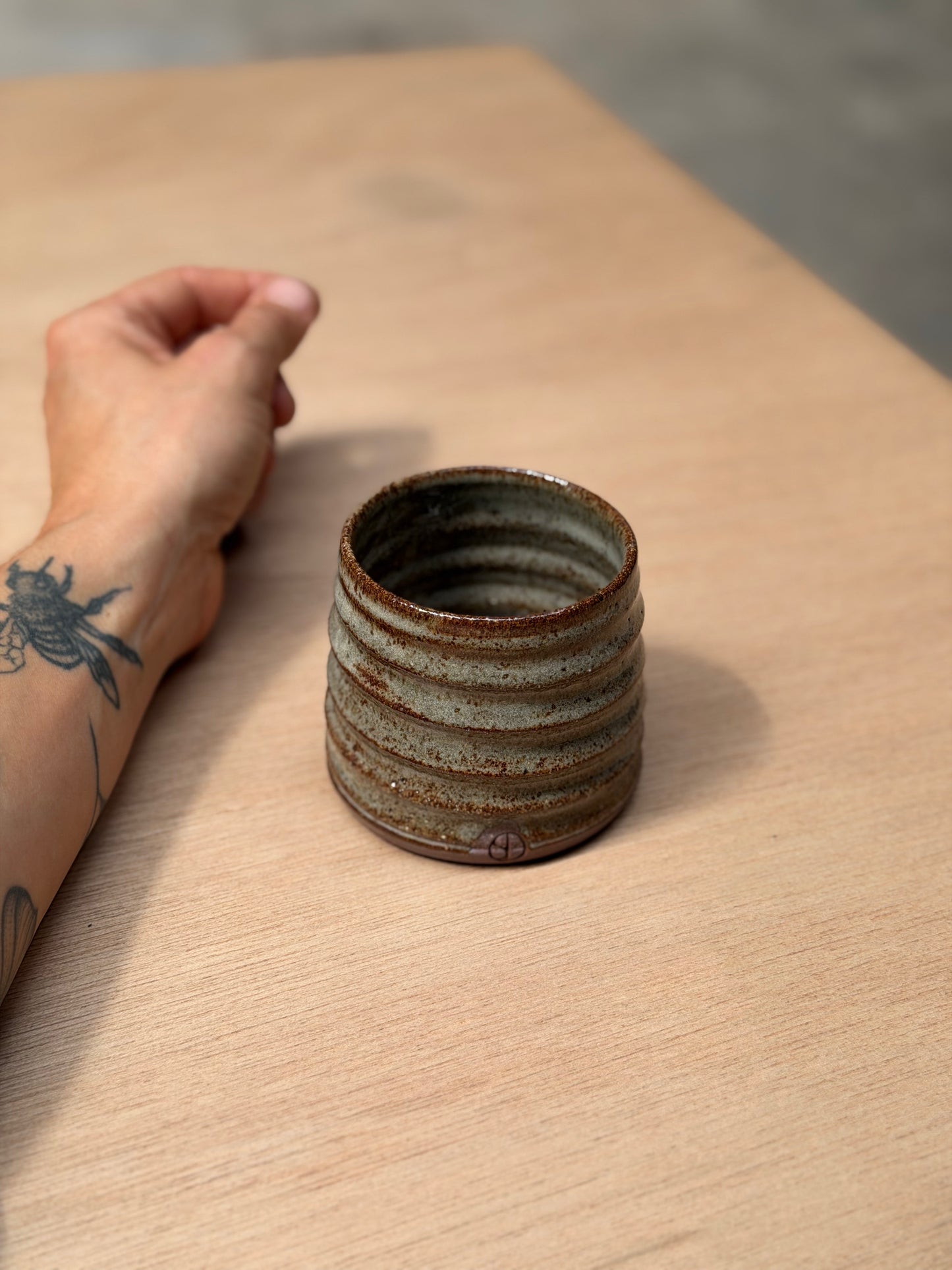 Kopje middel grijs/celadon/roest